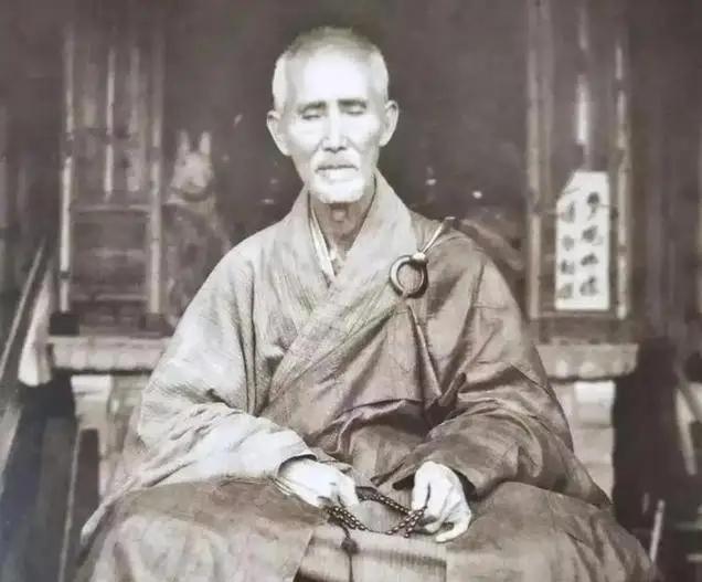 1943年初，蒋介石拜会了104岁的虚云大师，询问抗日战争的结果，大师听后不