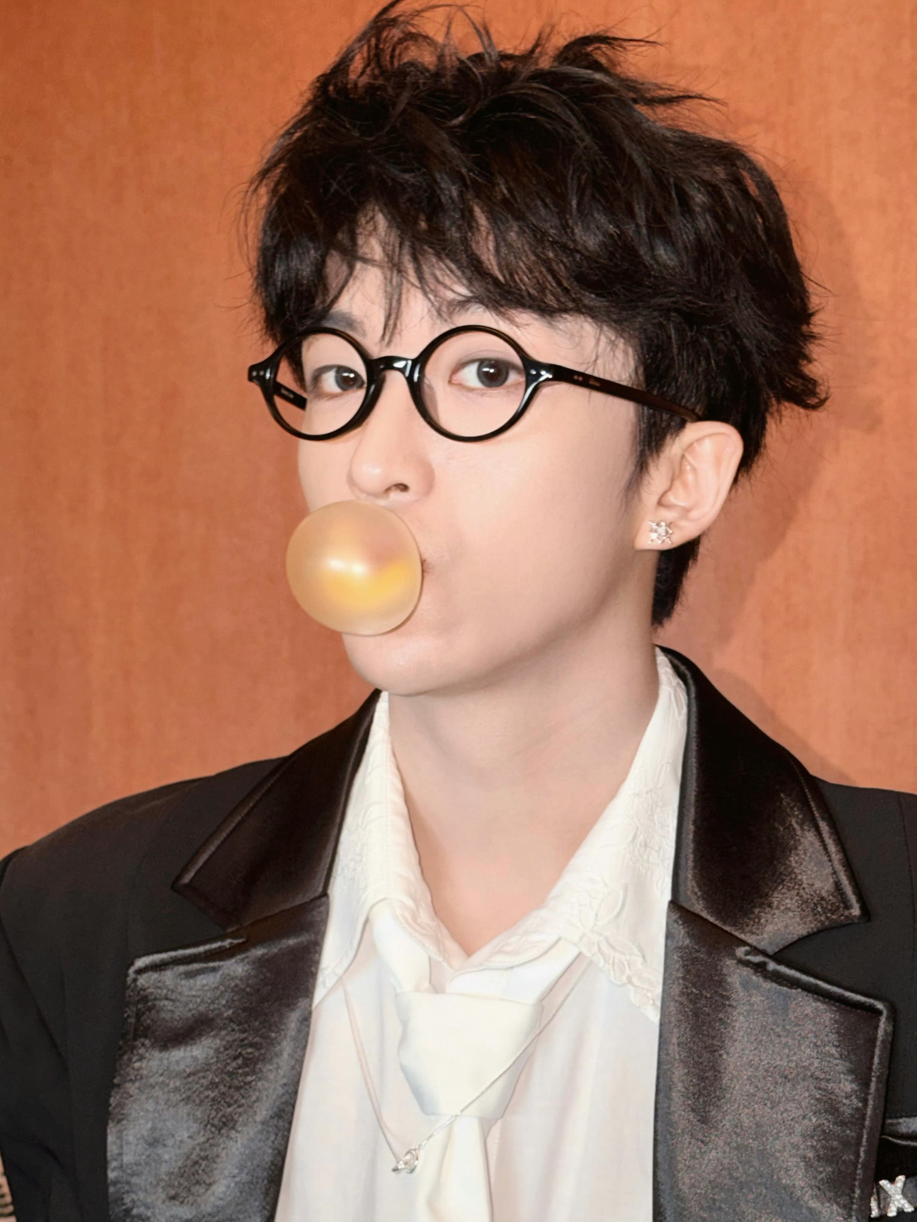 黄子弘凡黄子弘凡吃糖摄影模版您关注的博主带着他的吃糖摄影模版来了[酷