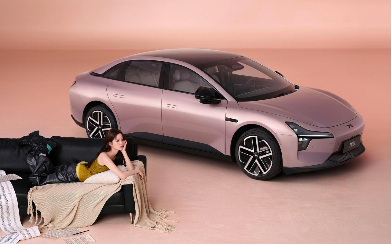 小鹏MonaM03第20万辆整车下线，定位纯电紧凑型掀背轿跑，售价11.98万