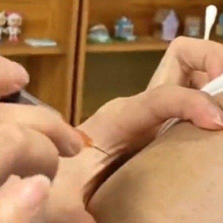 杭州一名女性健身爱好者自曝，半年内被备赛教练分11次注射9毫升类固醇，不仅声音变