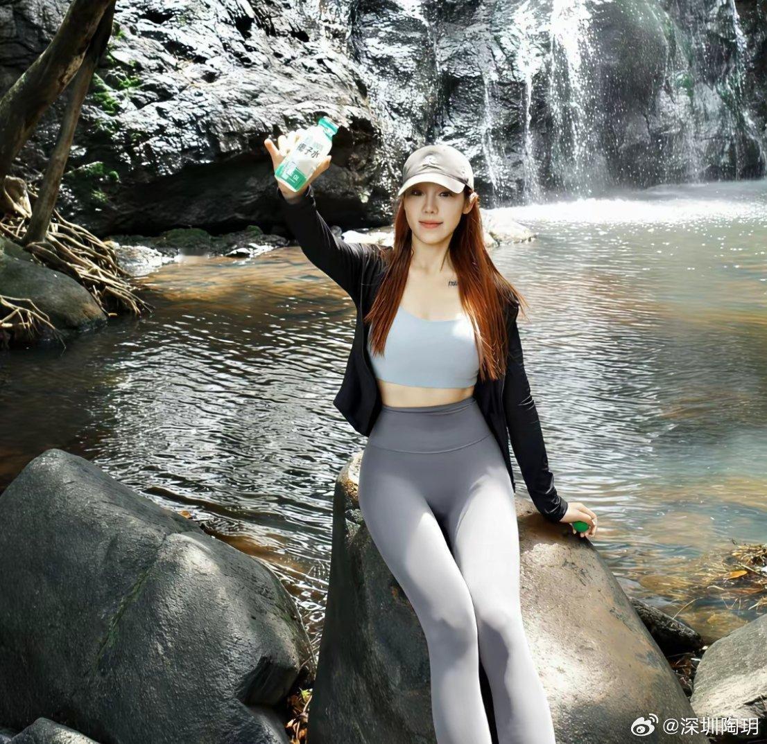 深圳马峦山瀑布戏水。[玫瑰]​​​