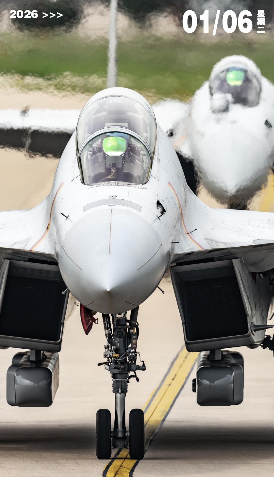 波涛之上，刀尖上的尖刀。周二早安！（摄影：岳书华）加快建设新时代航空强国​​​