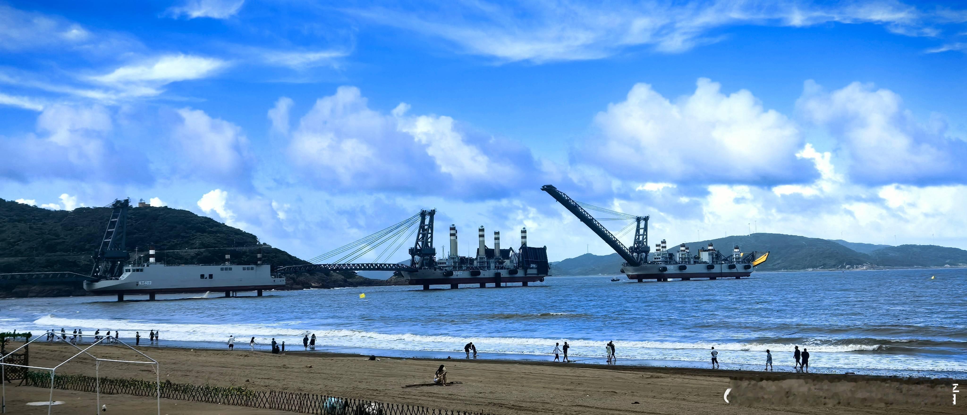 “岸舰连接器”在浙江某地高清图[墨镜]它正参考1943年丘吉尔组织的对比实验，利