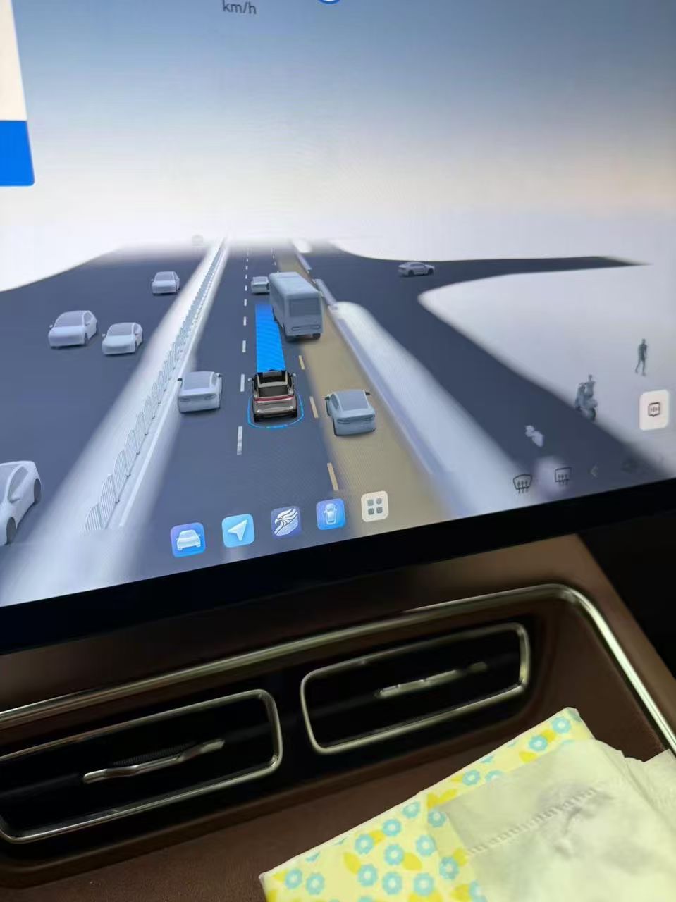 地平线上周开启了量产版本的媒体公开试驾,选在了公认道路难度极大的杭州,并且允许媒