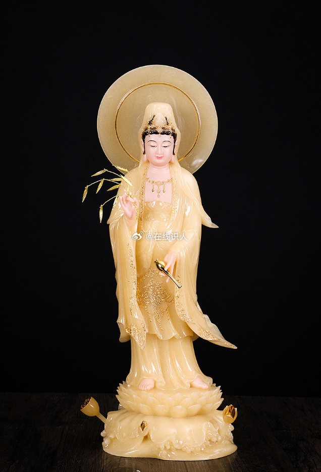 凡事不必忧愁，佛缘俱足的你，自有菩萨暗中助力，一切都会越来越好。