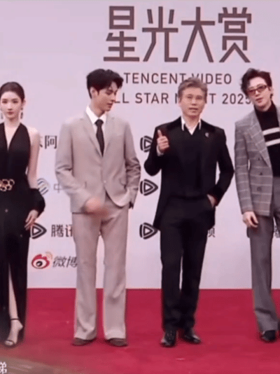 热心市民龚俊确实换个姿势帅多了