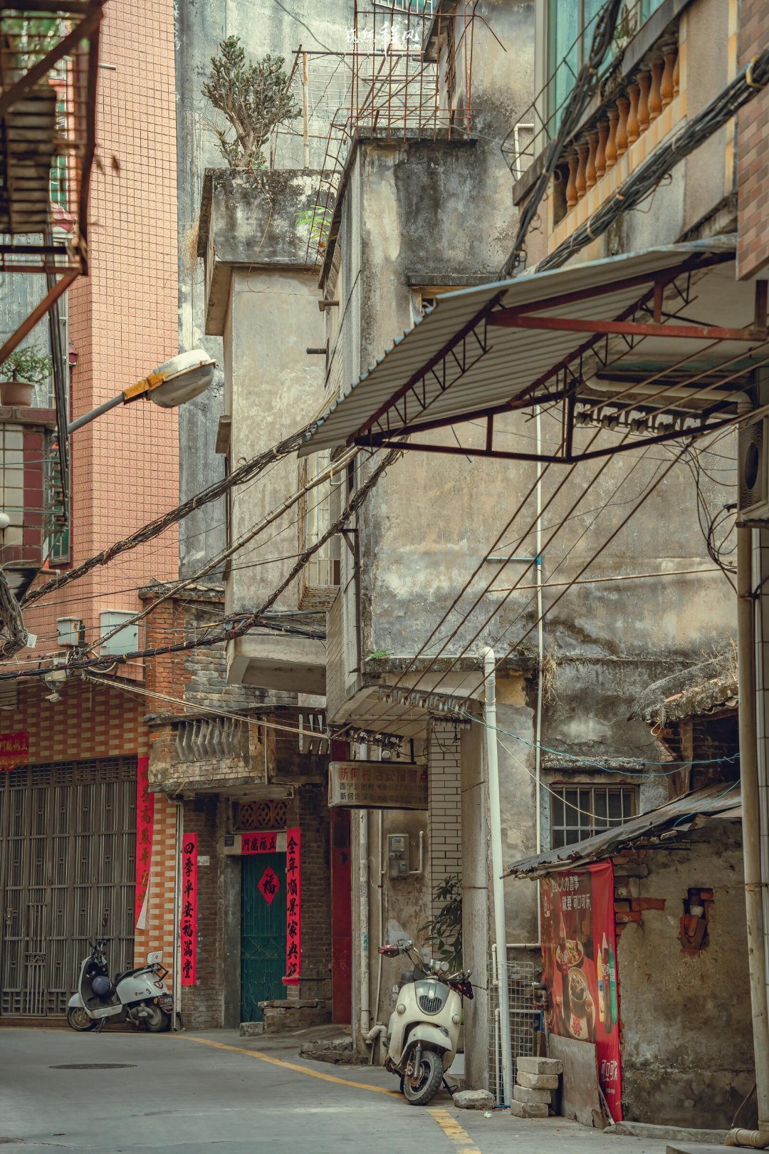 广州老街｜定格在上世纪县城模样的街景高楼林立、车流不息的繁华广州，居然...