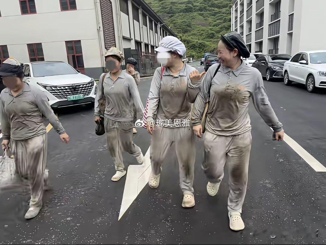 干什么工作衣服可以脏成这样？