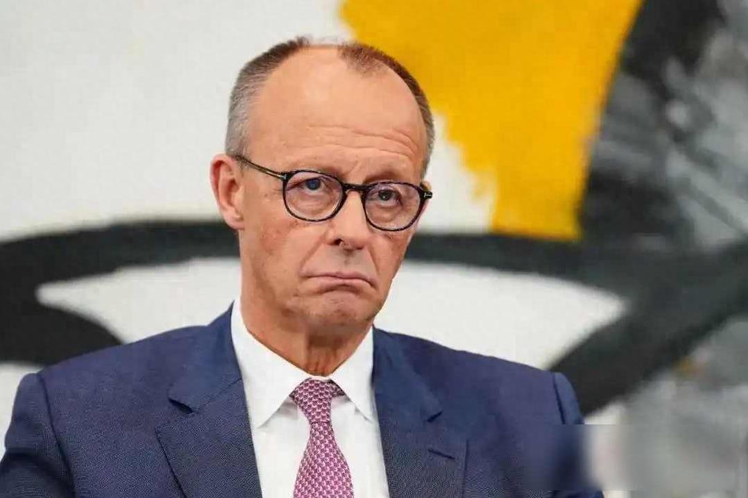 德国这下踢到铁板了，前脚刚刚宣布解除对乌克兰的限制，没想到，俄罗斯立马发声“针对