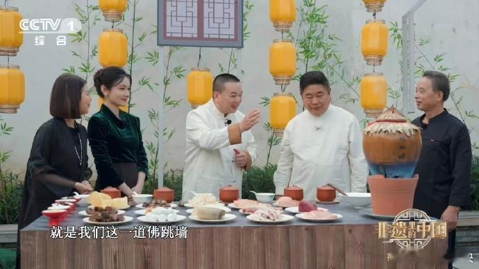 福州这口汤满足对鲜的所有想象不愧是闽菜之王！福州佛跳墙开坛瞬间，酒香混着几十种山