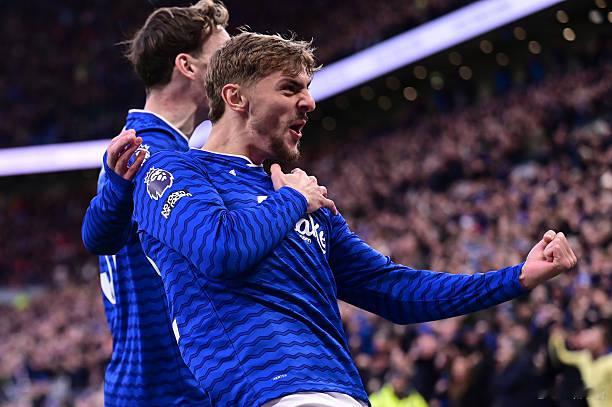 埃弗顿3比0诺丁汉森林埃弗顿暂时排到积分榜第五了，勉强也算欧冠区。本赛季英超球