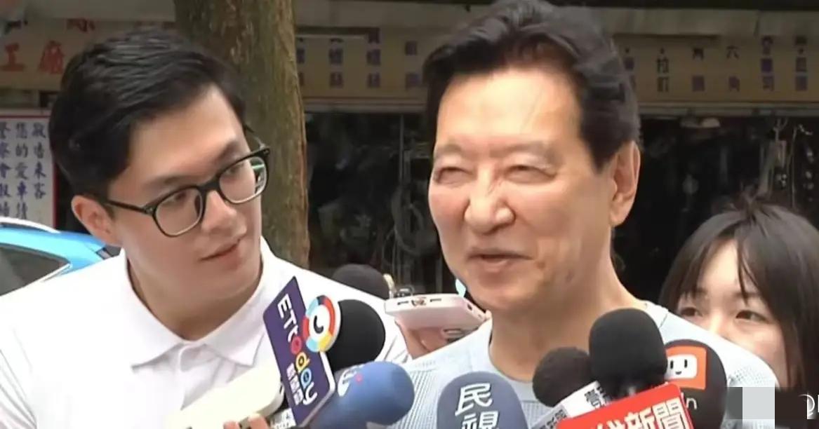 赵少康春风得意：李乾龙三度来电，还骂了联署发起人！网友：这番操作，是要继续把蒋万