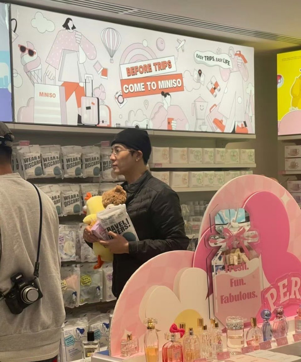 XL码一次性内裤哈哈哈哈，好身材不仅让看还让摸，就这个王嘉尔超大方宠粉