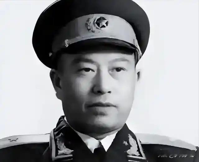 庆功合影当场炸锅！徐国夫怒怼韩先楚：临阵自伤的人，也配沾胜利荣光？海南岛战