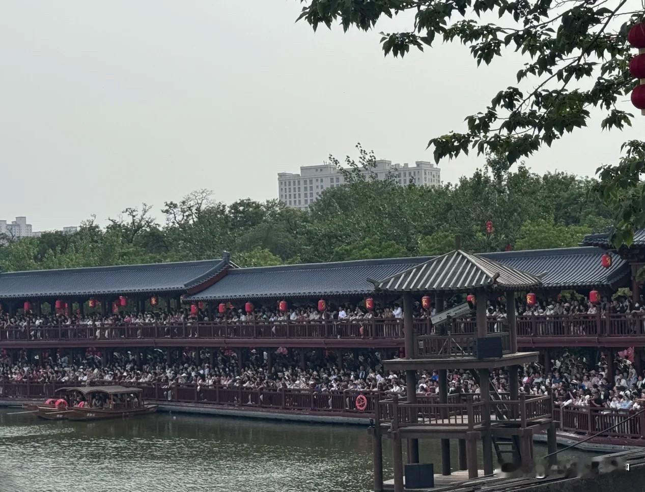 避雷清明上河园！体验感极差😤为了看岳飞演出，12点多就去排队，中途1点多去买