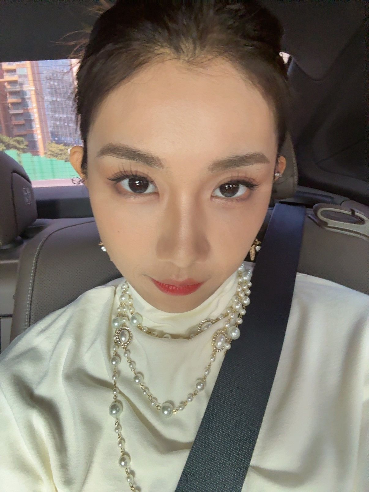 展示一下昨天的妆容！一直得想着化妆老师教的步骤，所以画了我快俩小时！感受就是：当