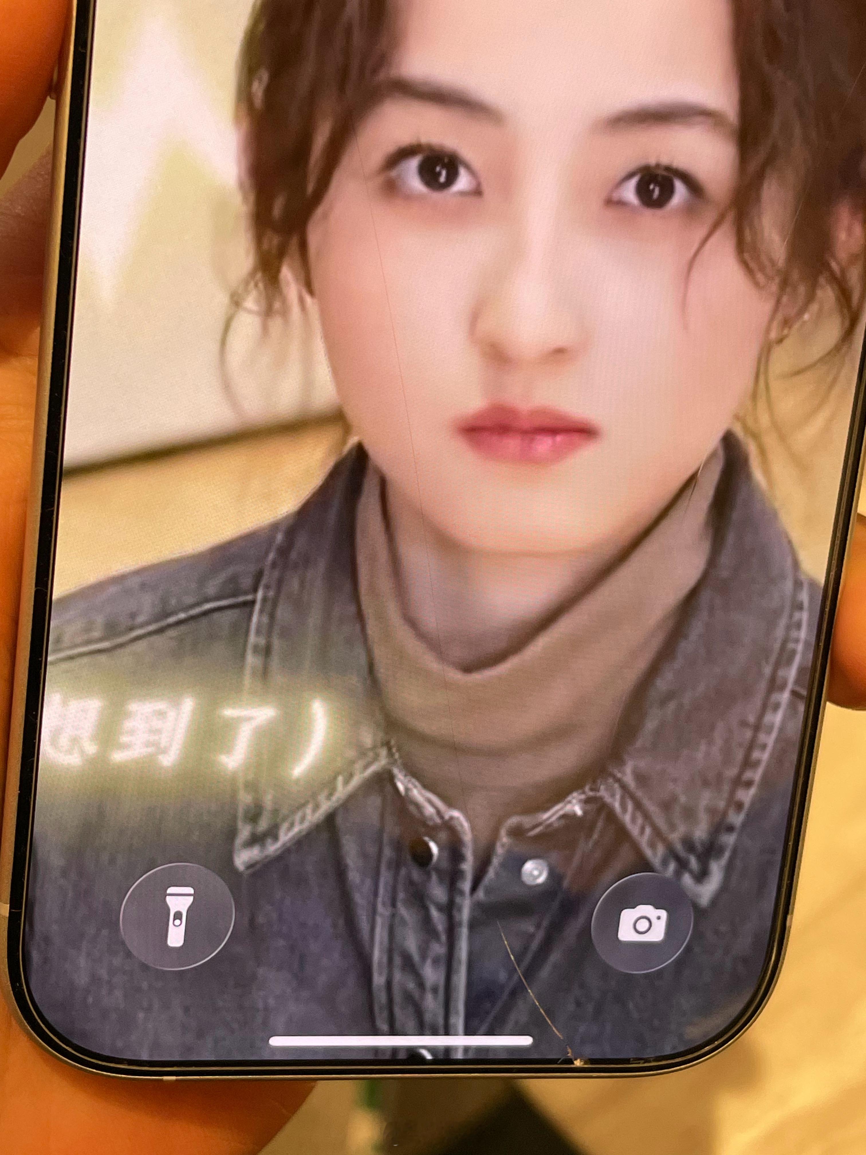 坏消息：新买的iPhone17碎了！好消息：贴膜了！