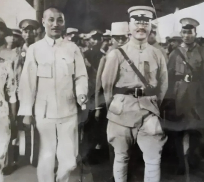 1948年，傅作义见张荫梧赋闲，委任他为上将参议，张荫梧恩将仇报，在北平解放时，