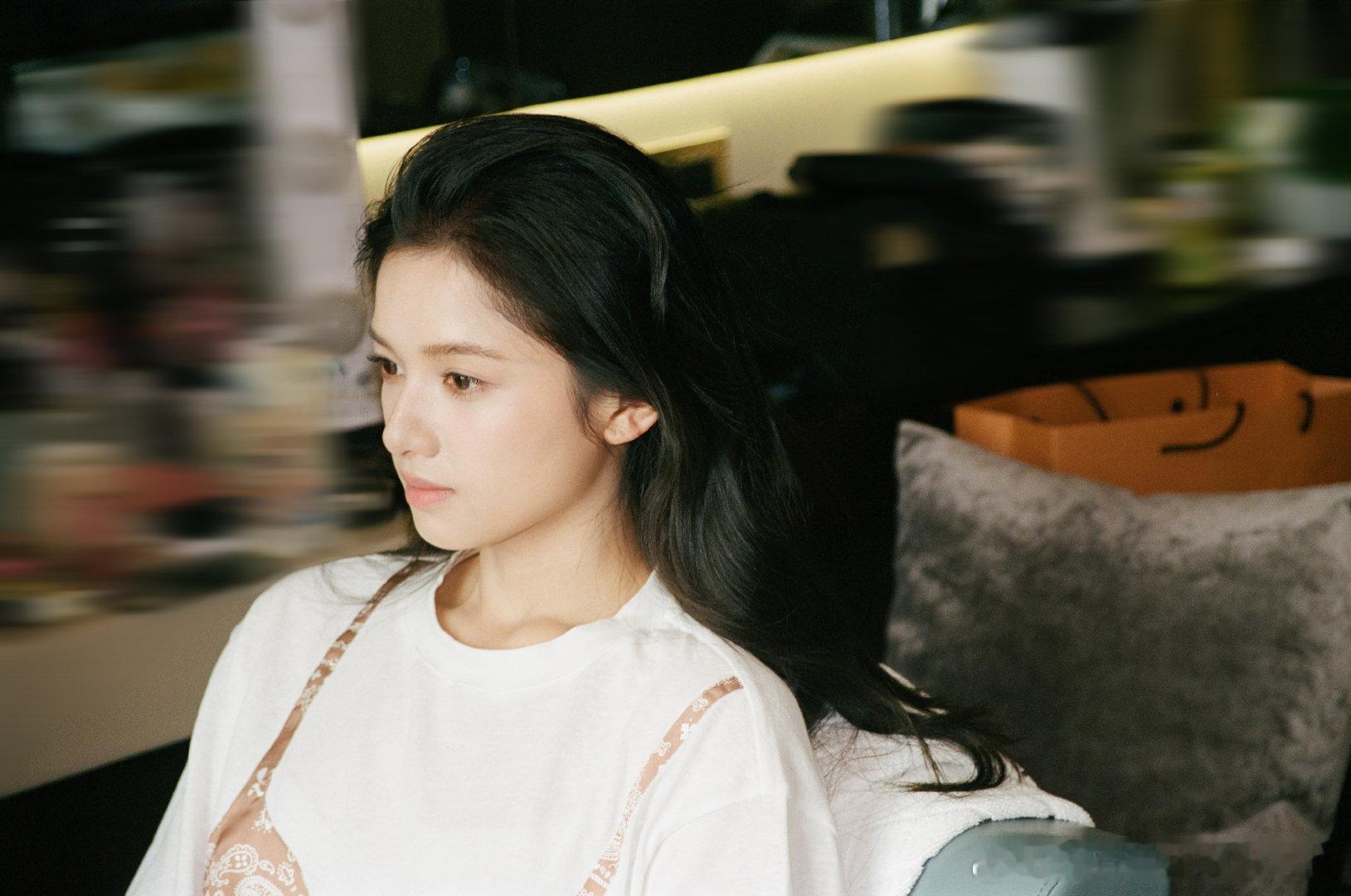 爱看一些张婧仪的日常，漂亮大方又很有生活感​​​