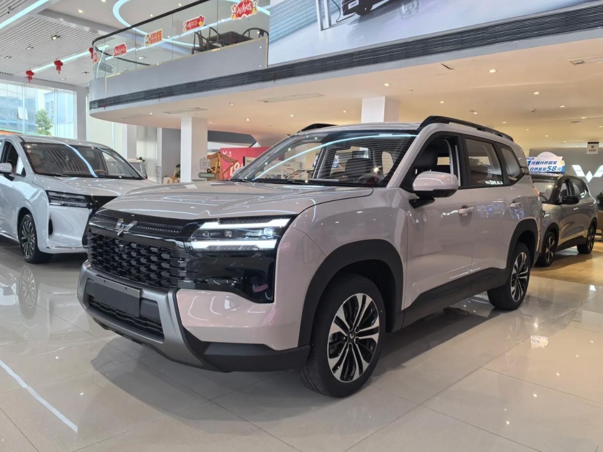 很多人说五菱的品牌底端，看到品牌就不想买，我倒是认为这个说法没道理。虽然五菱确实