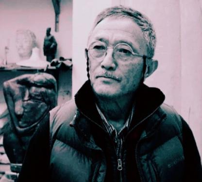 这是审美畸形，还是在丑化历史杰出人物？这是雕塑家田世信的作品。老子吐着长长的