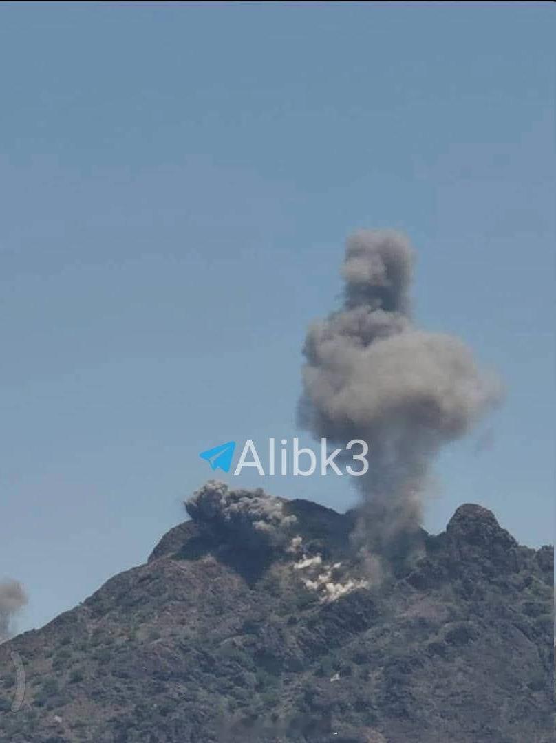也门南方拉赫季省前线，胡塞武装今天再次发射弹道导弹打击亚丁政府军的阵地，造成至少