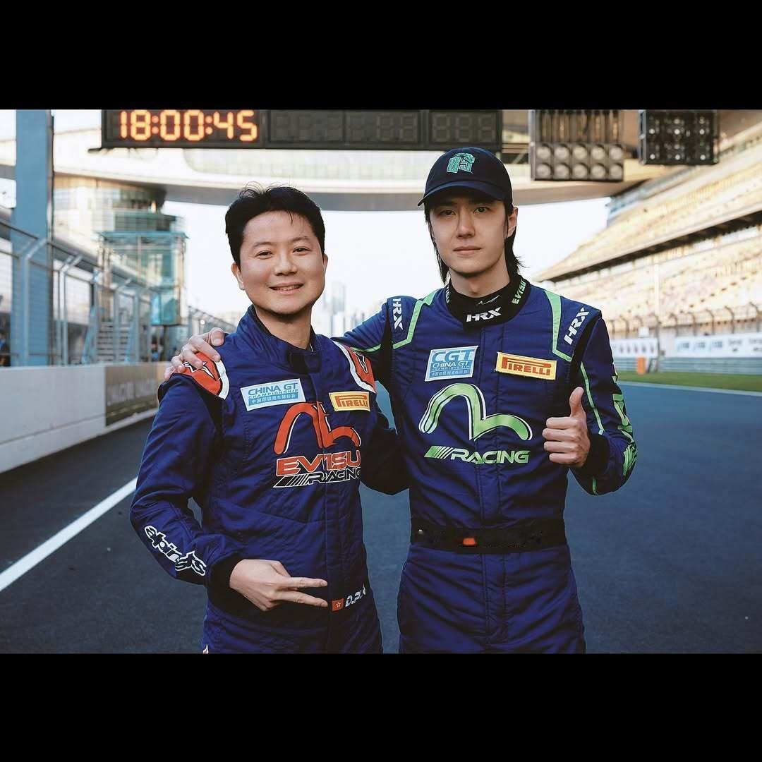 新合影evisu独家签约赛车手王一博​​​