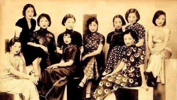 1926年，剥皮将军张宗昌终于如愿以偿，霸占了美人陈佩瑜。新婚之夜，张宗昌下令把