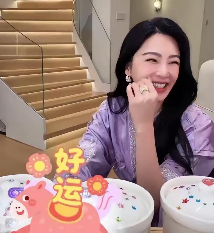 张雨绮居然还能出来直播卖货？负面舆论一大堆，全程装死不回应，如今影视、综艺、