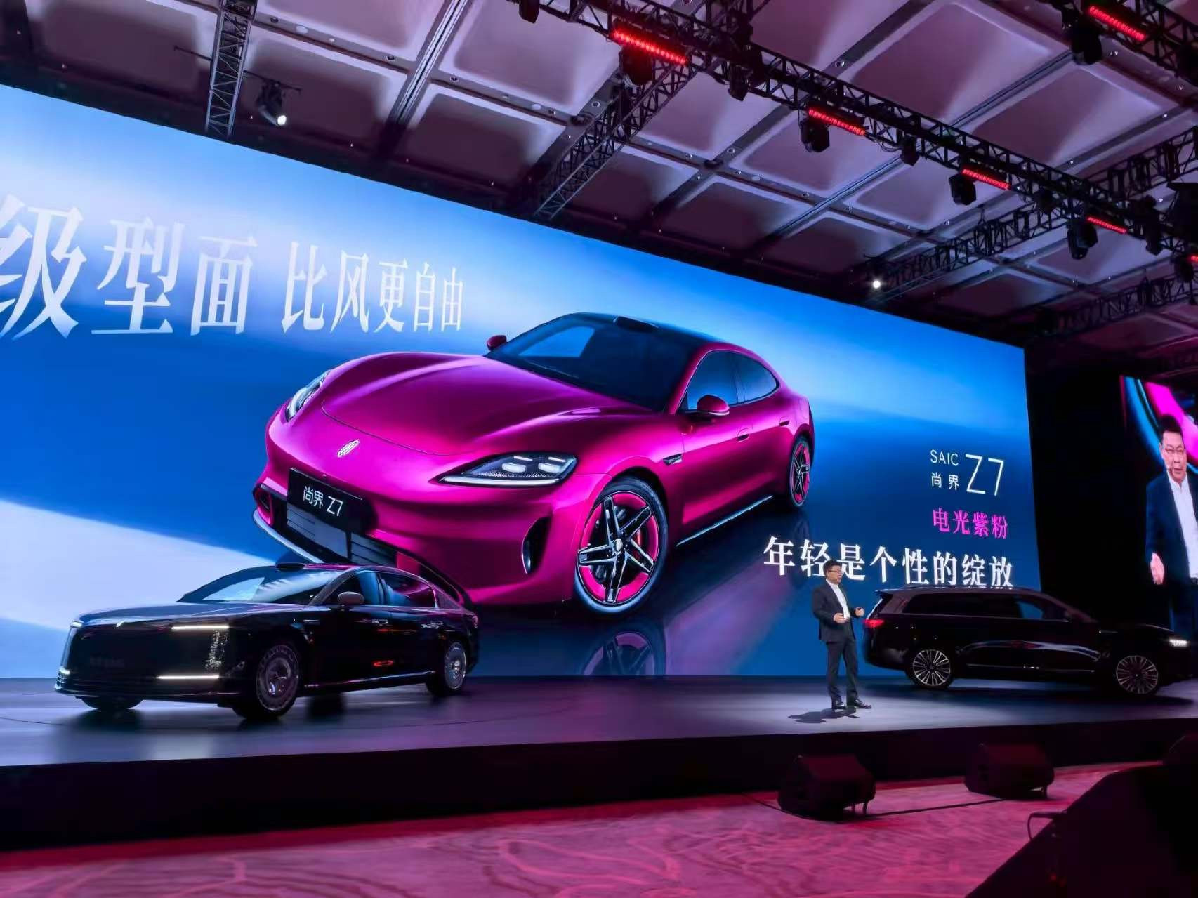 3月4日，华为再次遥遥领先。尊界S800与问界M9同步首发搭载全球量产最高规格8