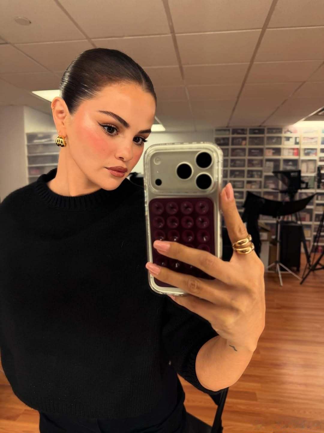 SelenaGomez赛琳娜戈麦斯清理相册，新老私照随机分享