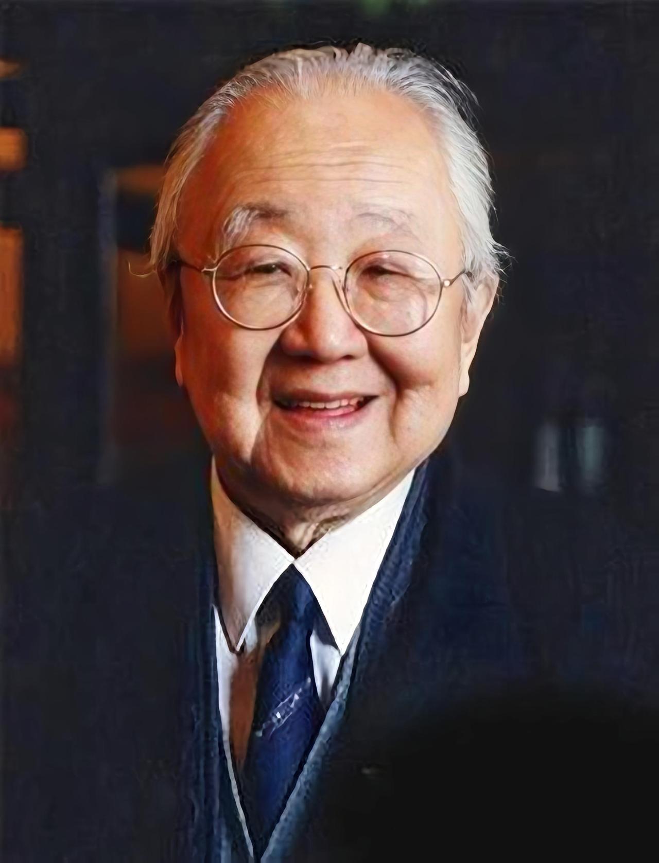 启功（1912年7月26日-2005年6月30日），字元白，也作元伯，九三学社社