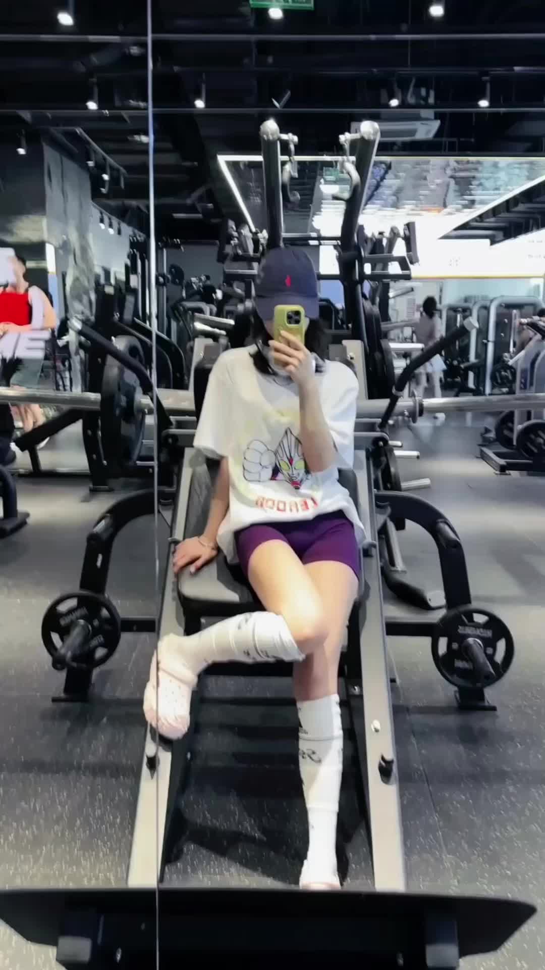 宝宝我不是很懂健身 不知道一身肌肉有多难练 我先给你转3600买条sb...