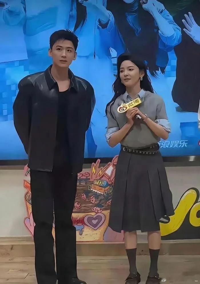 果然离开了滤镜，瞬间觉得白敬亭也不帅了，章若楠也不美了​​​