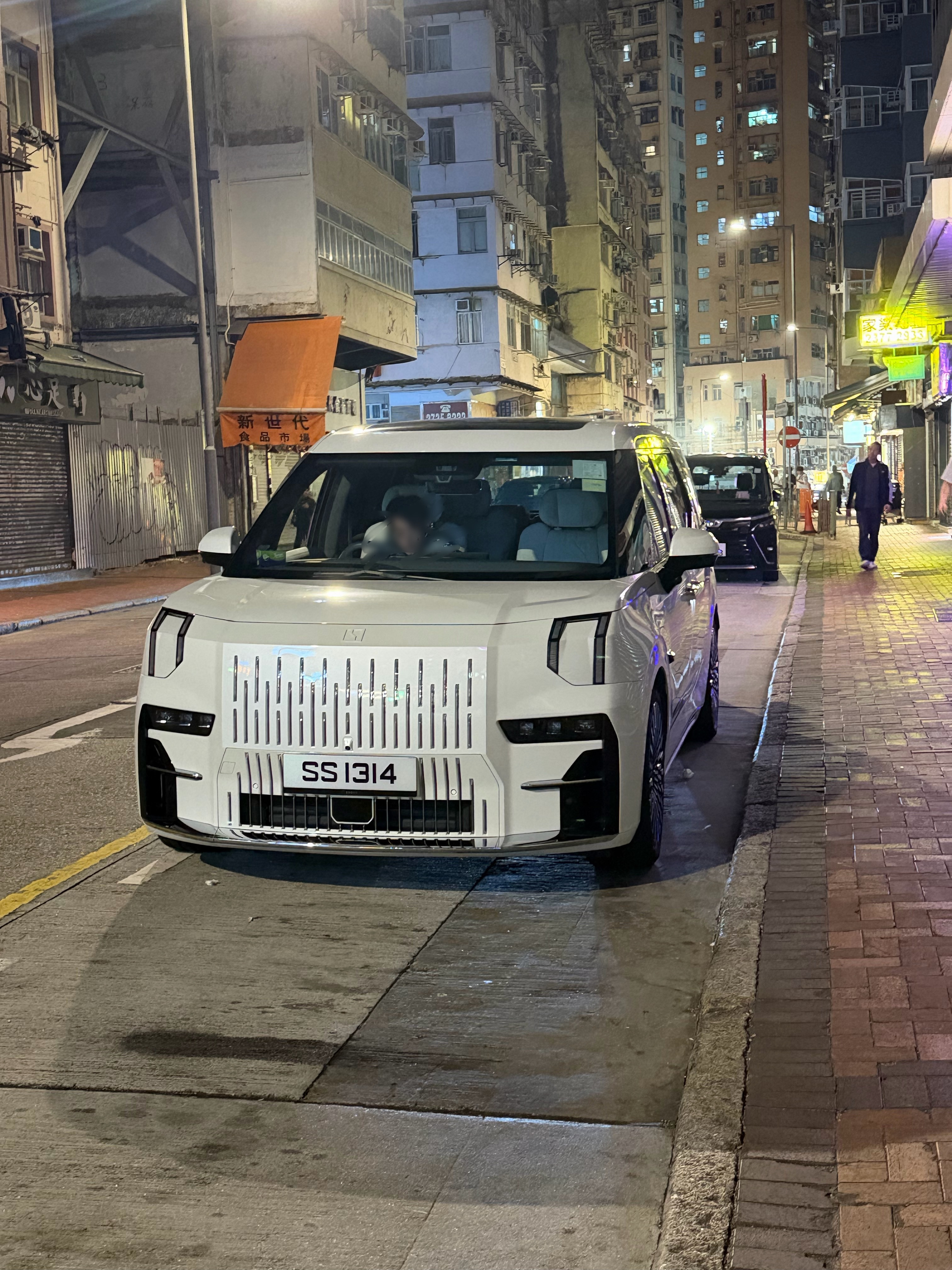 香港街头这辆极氪009车牌很不错呦不过说实话，每次去香港都能看见极氪009香港