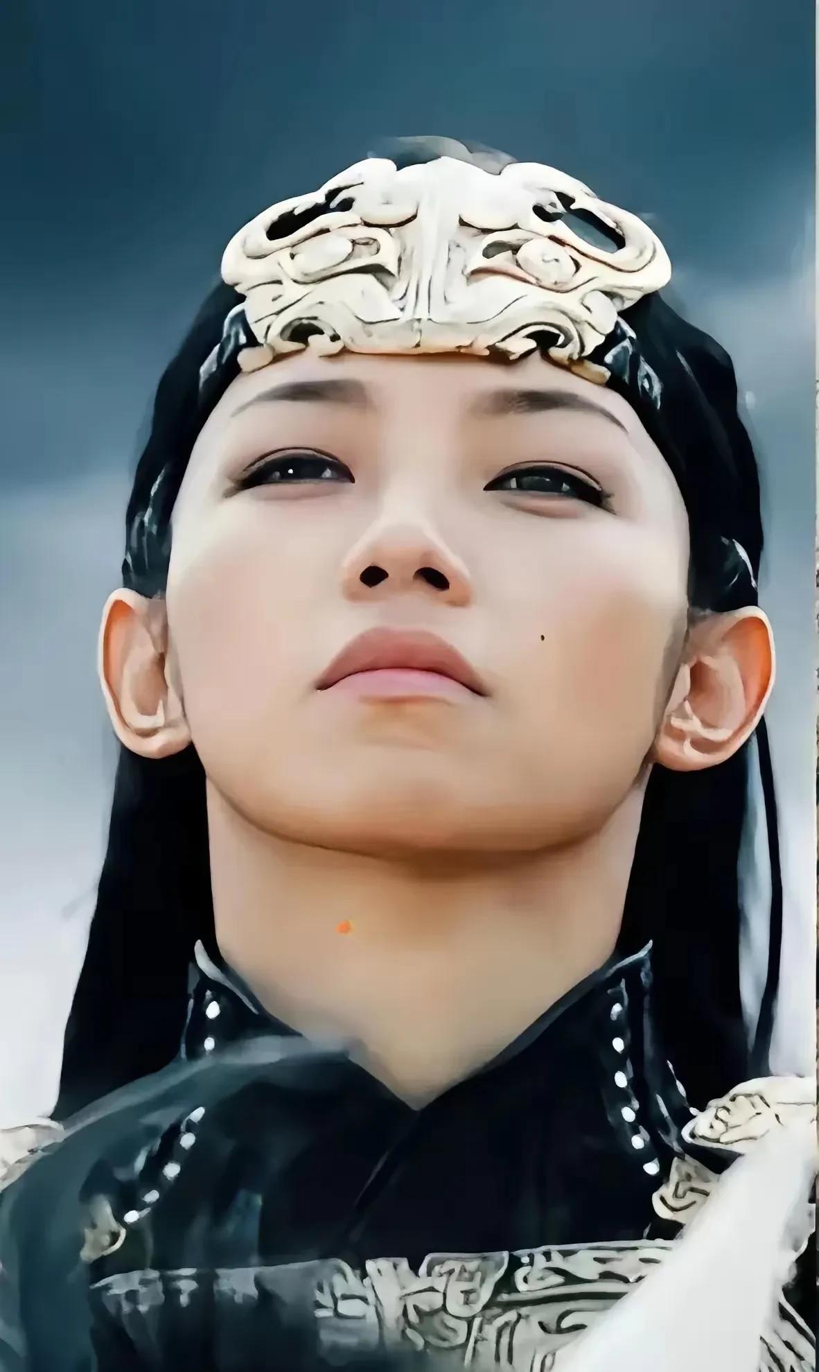 她有骄傲的资本那尔那茜，蒙族女演员，一部《长安的荔枝》让她红遍全网。89年出生