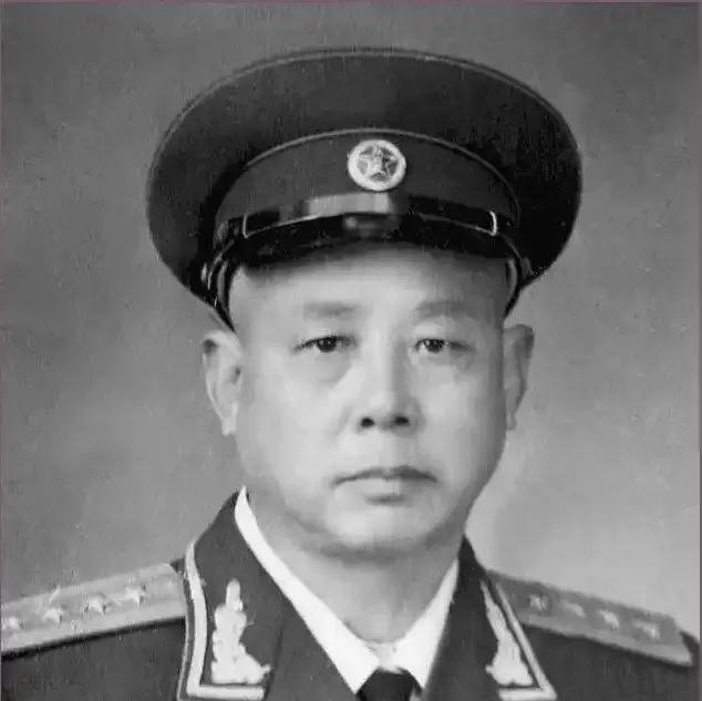 1958年，开国大校嚷嚷着要见毛主席。他拿不出预约许可和介绍证明，却对警卫大喊：