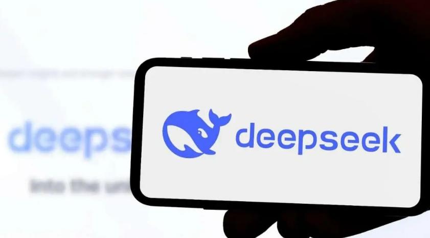 梁文锋疯了。DeepSeek刚融完资，钱还没捂热，他就全砸进了内蒙古一座小城