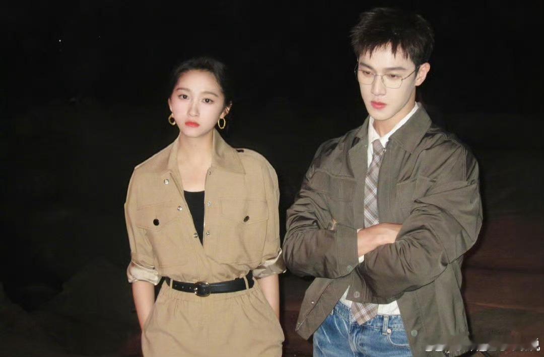 磕晕了……嗑到定晴信武像呼吸一样简单。关晓彤李昀锐ccd关晓彤李昀锐耀眼杀青图