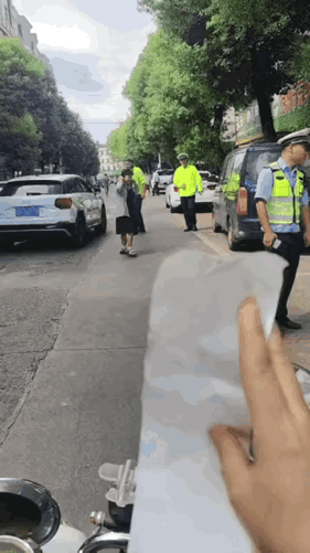 我开始有点好奇了，纸本身没有什么效力，重点是纸张上的内容写了什么？