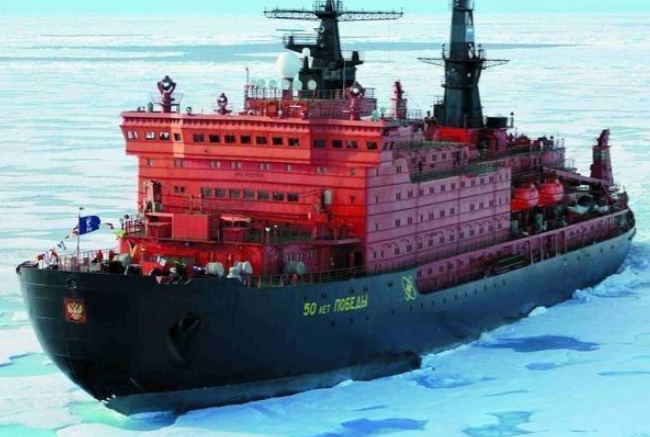 普京出发前，我国5艘大型破冰船现身阿拉斯加附近海域，美国和加拿大等显得有些紧张。