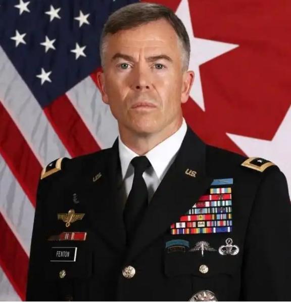 不得不说，中美俄这三个国家都是军事强国，各有千秋，但是军服还是解放军军装最好看，