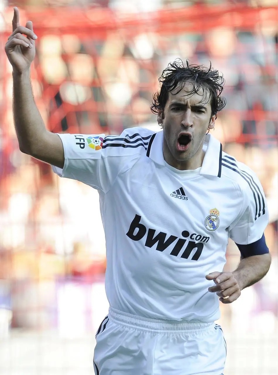 西班牙足球名宿皇马前队长劳尔：“C罗不需要那些花式技巧，这是他领先大罗，小罗，内