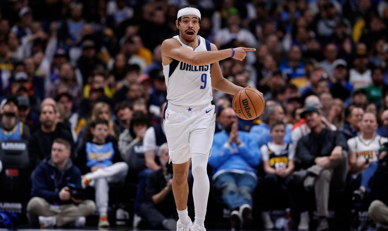 独行侠正在努力清理薪资空间，想要签下一名球员！独行侠队记报道：独行侠管理层已经找