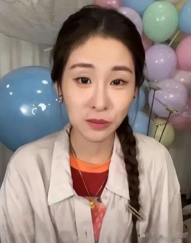 张碧晨离开美颜滤镜，好像进厂打工的小妹妹