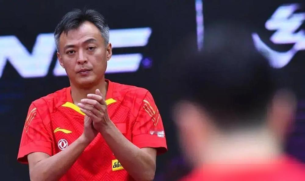 秦志戬干脆没报名，总教练大门直接关上。想干就得举手，他没举，等于弃权。本来大