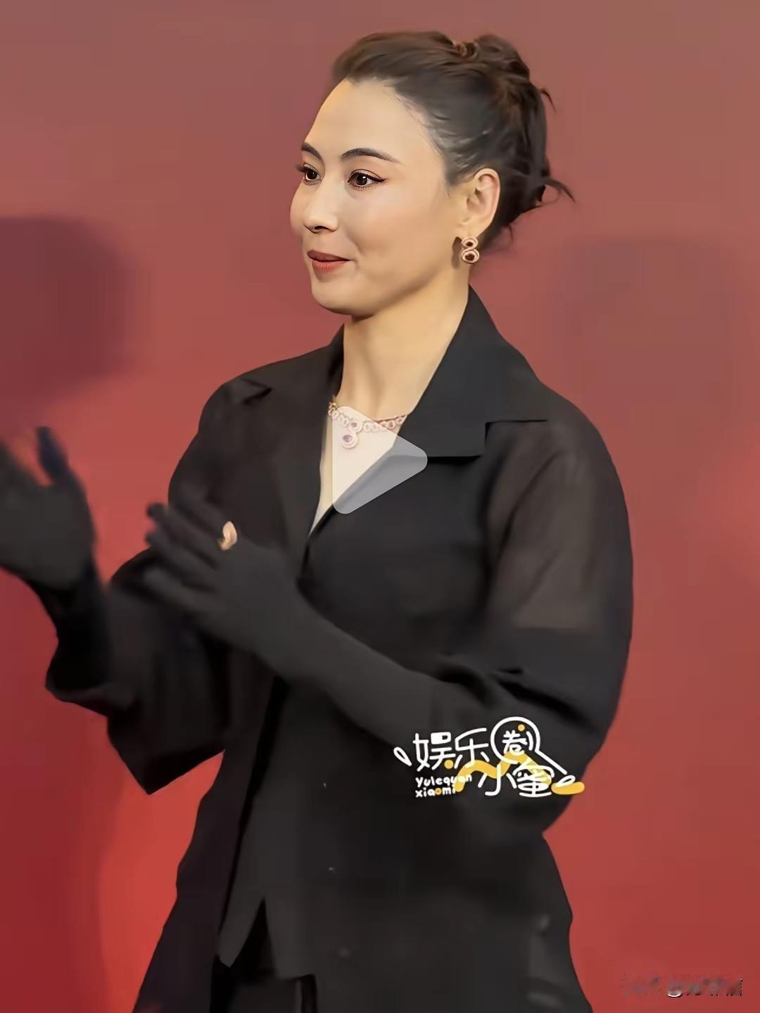张柏芝这是医美了吧脸上看起来怪怪的其实自然老去就挺好，没必要在脸上做加法，林