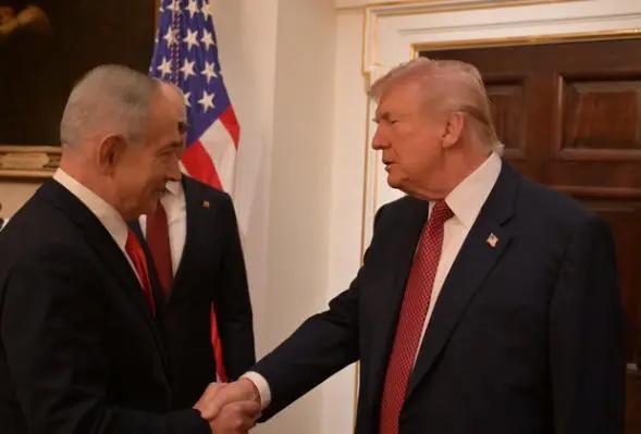 特朗普的“握手”与“踢脚”：美国想与以色列合谋施压伊朗，还想把手伸向中国2月