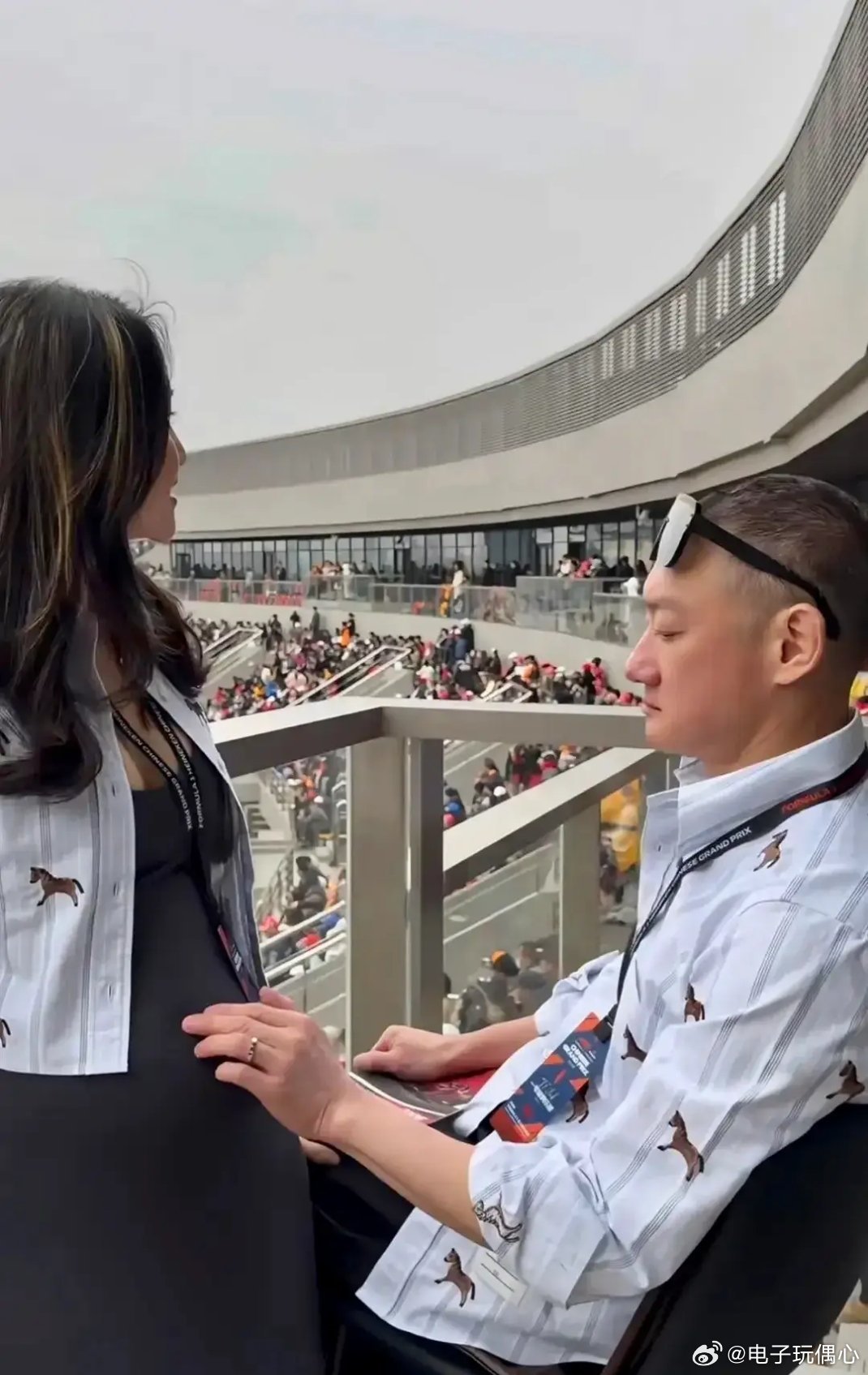 汪雨再一次证明，娶妻要娶年轻的，即使你老了，她还美得心旷神怡