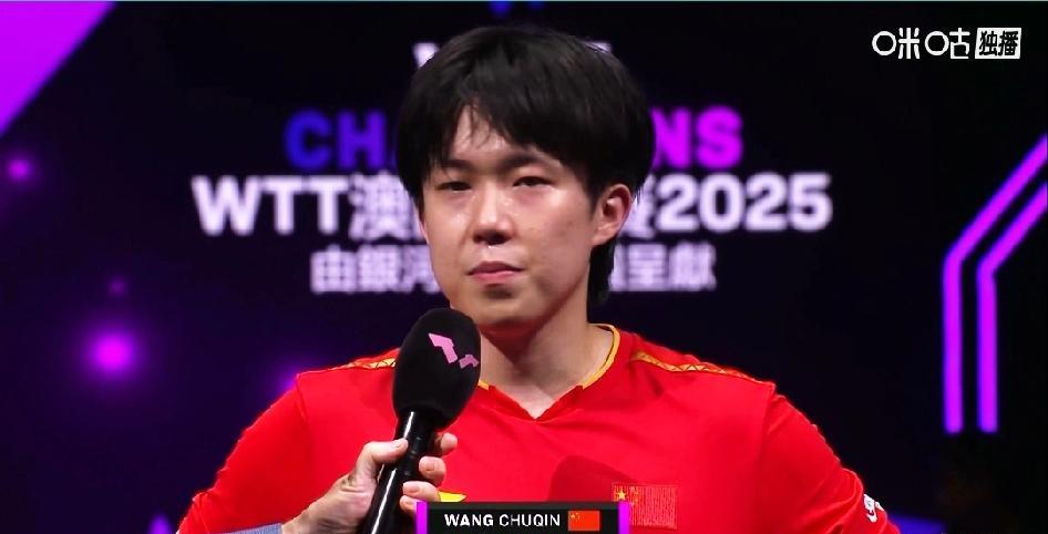 王楚钦4-0狂轰张禹珍，前面三局比分都是11-8，侯英超当时的评价很形象：